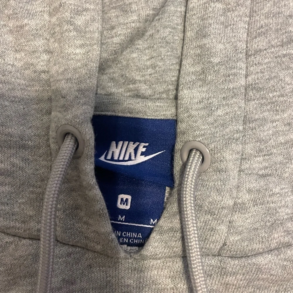 Cropped Nike sweatshirt